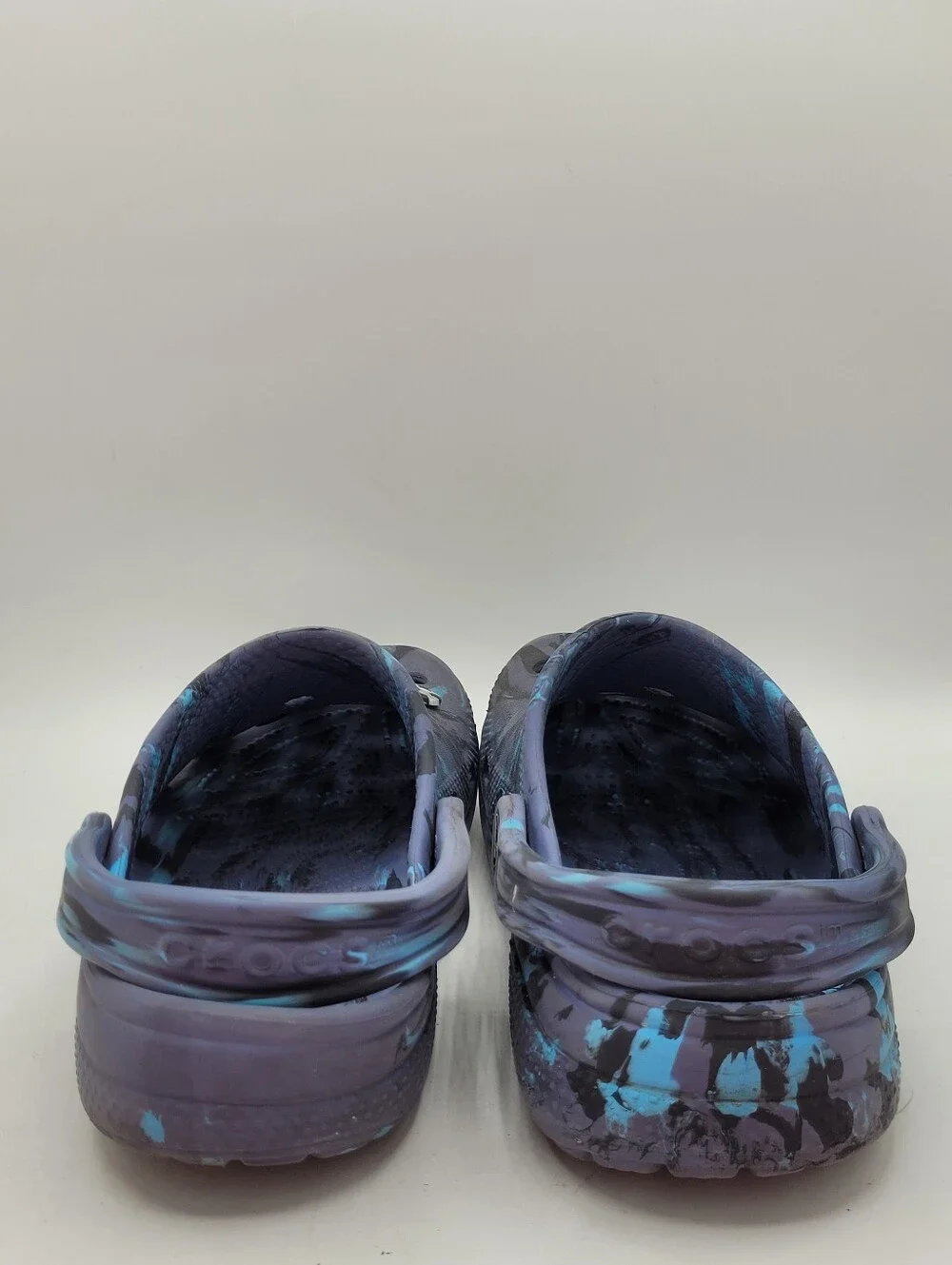 Crocs Marbled Blue Clogs Size 6 In Juniors